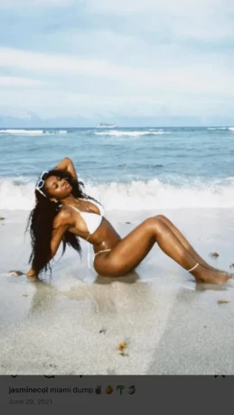 Sexy black girl in Dubia available for erotic girlfriend experience