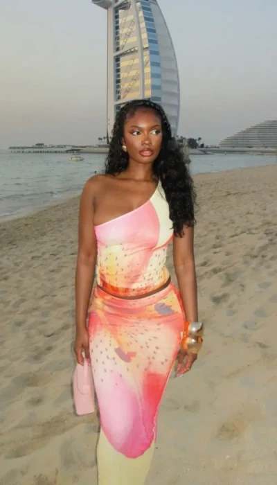 Sexy black girl in Dubia available for erotic girlfriend experience