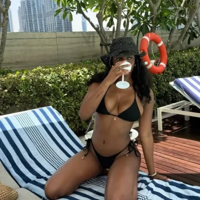Sexy black girl in Dubia available for erotic girlfriend experience