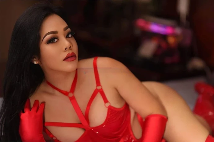 Hung Mistress Regina