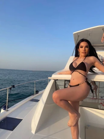 Bella Ladyboy