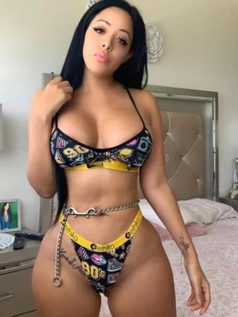 Busty Nikolina