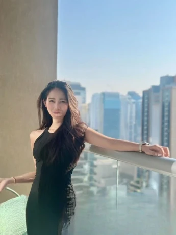 Ladyboy Mina
