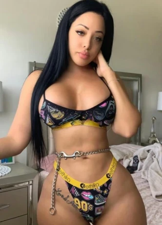 Busty Nikolina