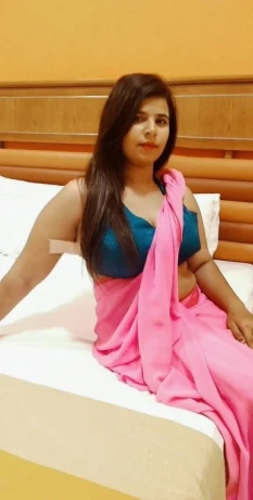 Zoya Busty